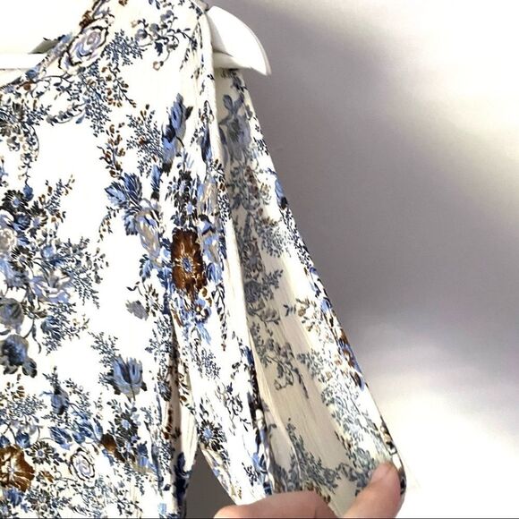 American Eagle Cold Shoulder long sleeve open back - Picture 2 of 6